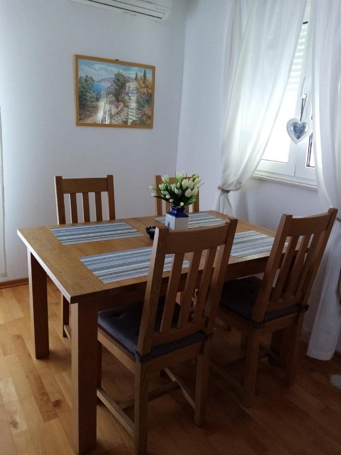 Apartman Mikola With Sea View Trogir Exterior foto