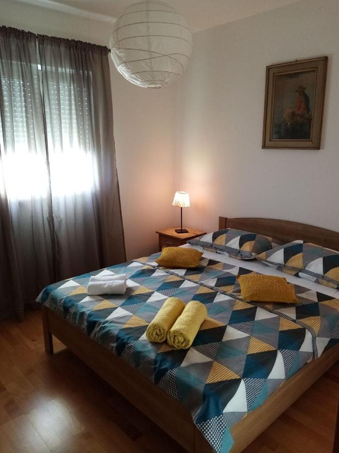 Apartman Mikola With Sea View Trogir Exterior foto