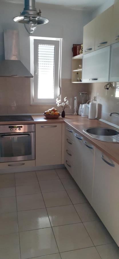 Apartman Mikola With Sea View Trogir Exterior foto