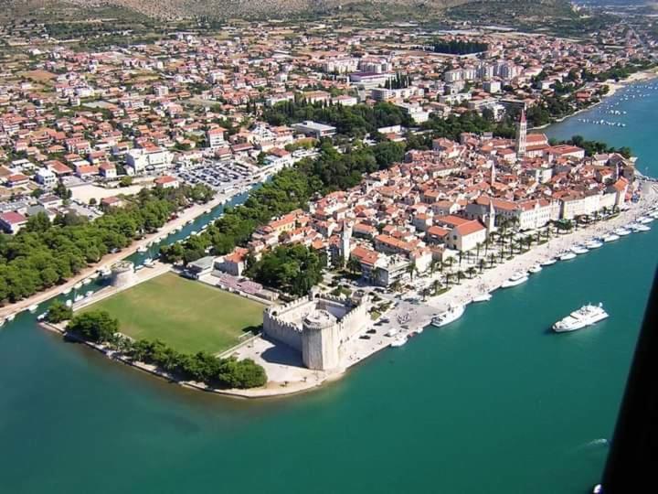 Apartman Mikola With Sea View Trogir Exterior foto
